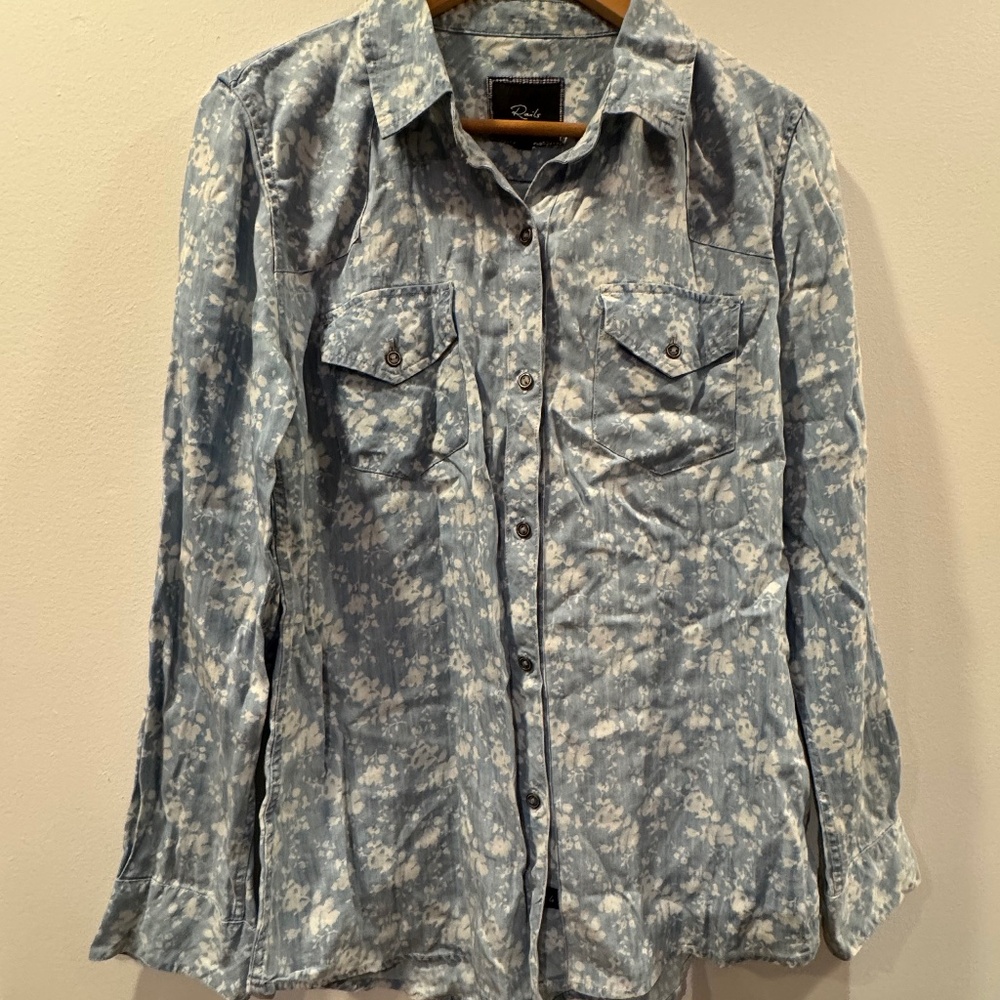 Rails light blue/ white floral blouse. Size S